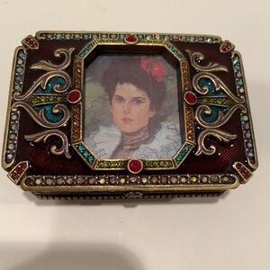 Jay Strongwater Trinket Box with Frame
NEW NEVER USED W/BOX & DUST BAG
5034